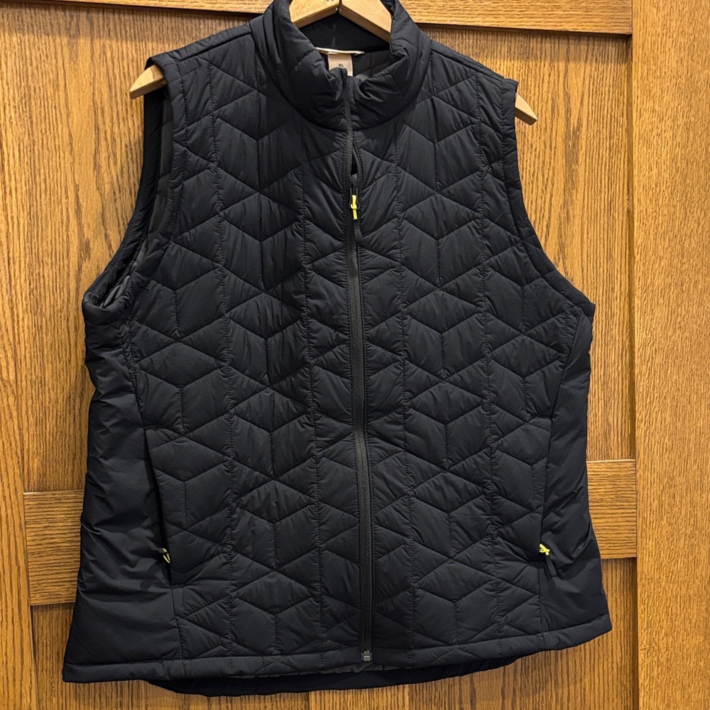 Duluth Trading Co Black Quilted Vest